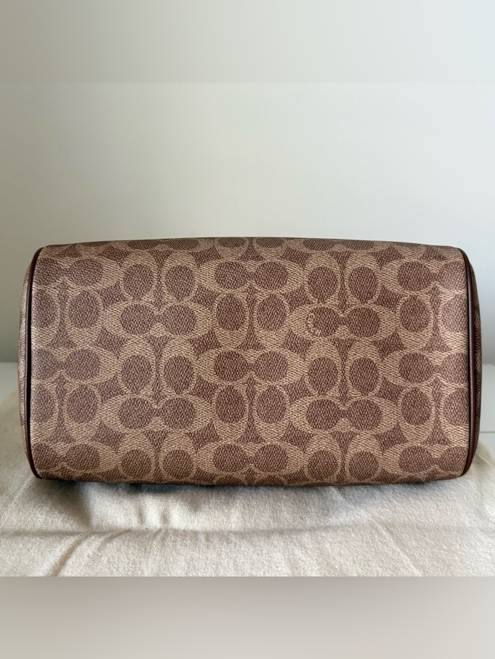 Coach Tan Signature Rowan w/matching accessories. - Picture 14 of 16